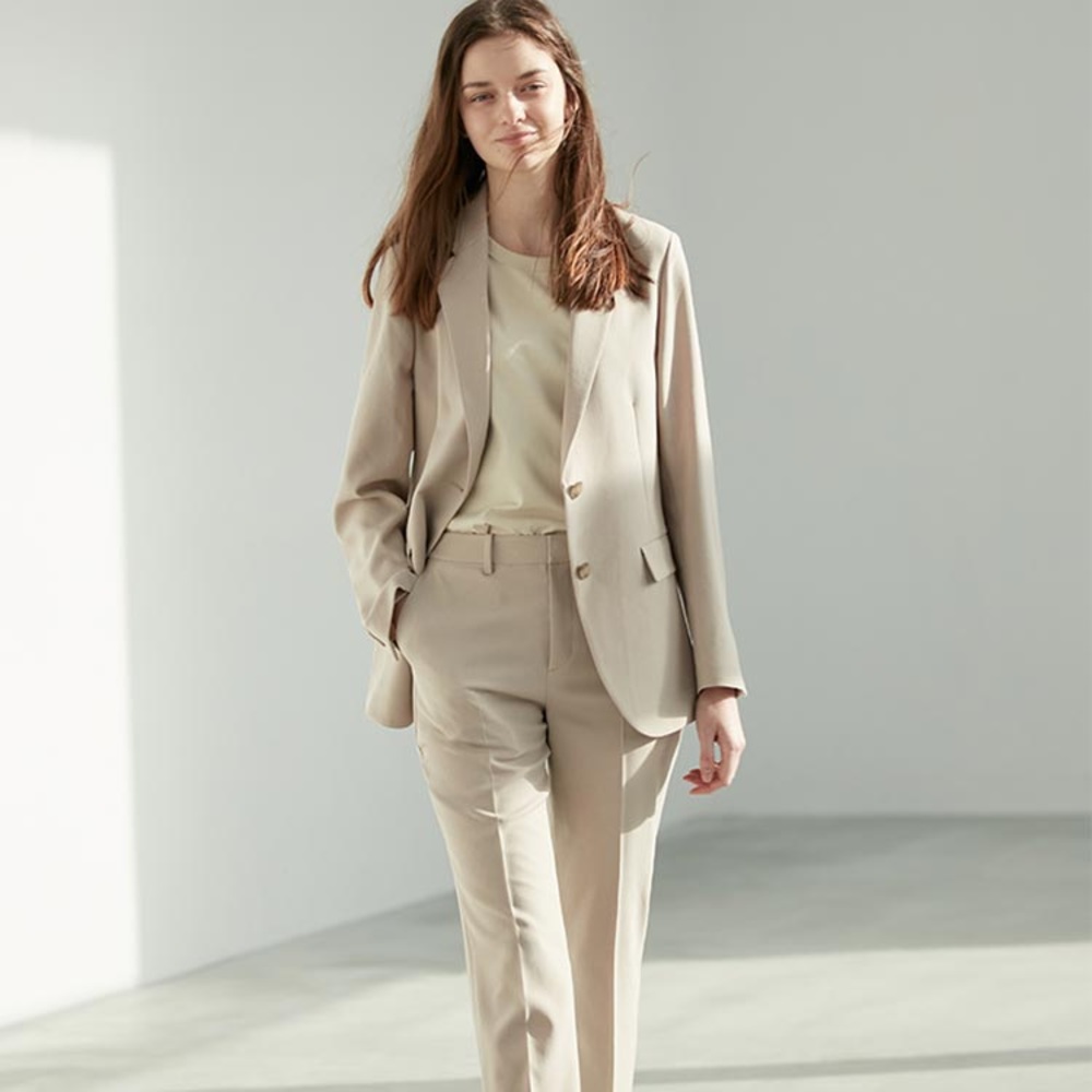 NWT Uniqlo Ultra Light Pants Women Beige in Size 10 Professional Work Pants